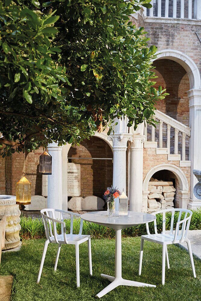 Multiplo Base with 3 Spokes Outdoor Table by Kartell Furniture Tables
